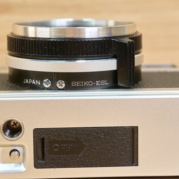 Vintage Minolta Hi-Matic F 35mm Rangefinder Film Camera, Rokkor 38mm f2.7 Lens - Picture 8 of 9